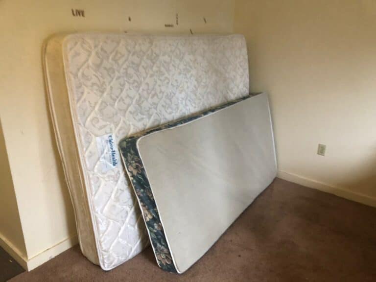 junk-b-gone-seattle-mattress-removal-before